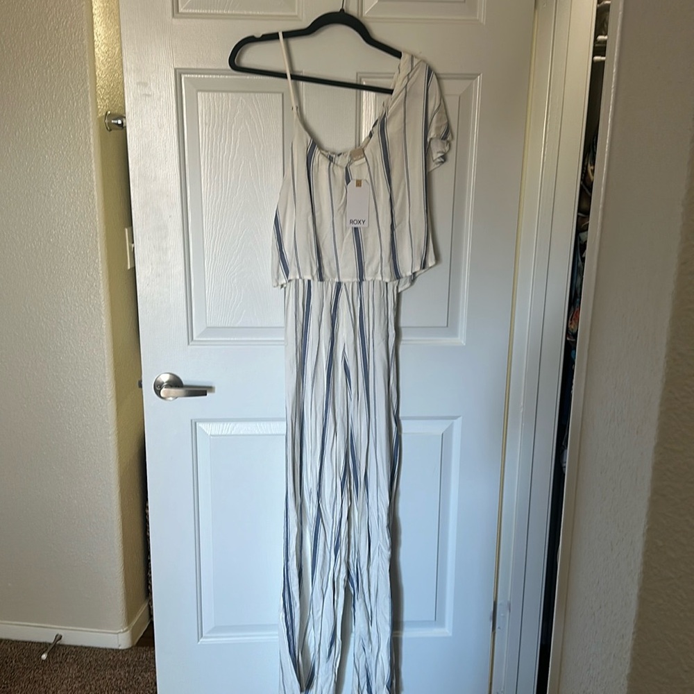 Roxy Jumpsuit white withblue stripes. Never been used.